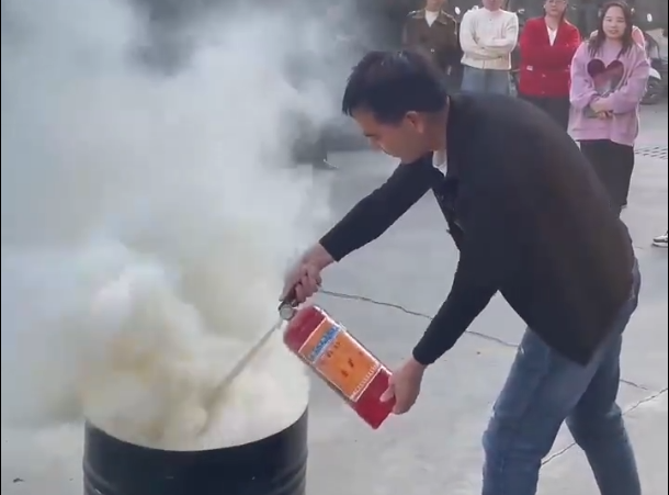 sunbet电气消防演习，烟幕起，警报鸣，实操演练筑安全防线，防患未然！